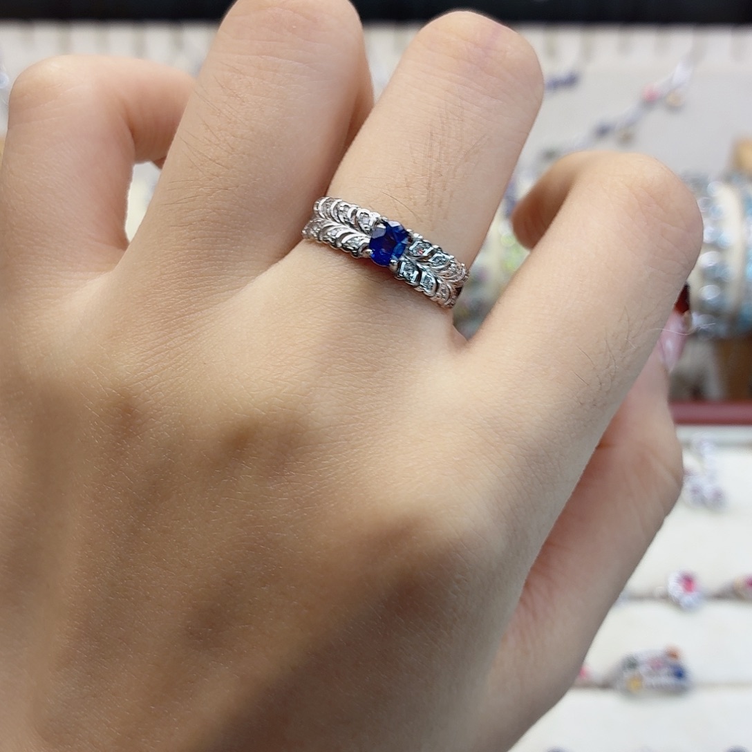 银S925镶嵌蓝宝石戒指