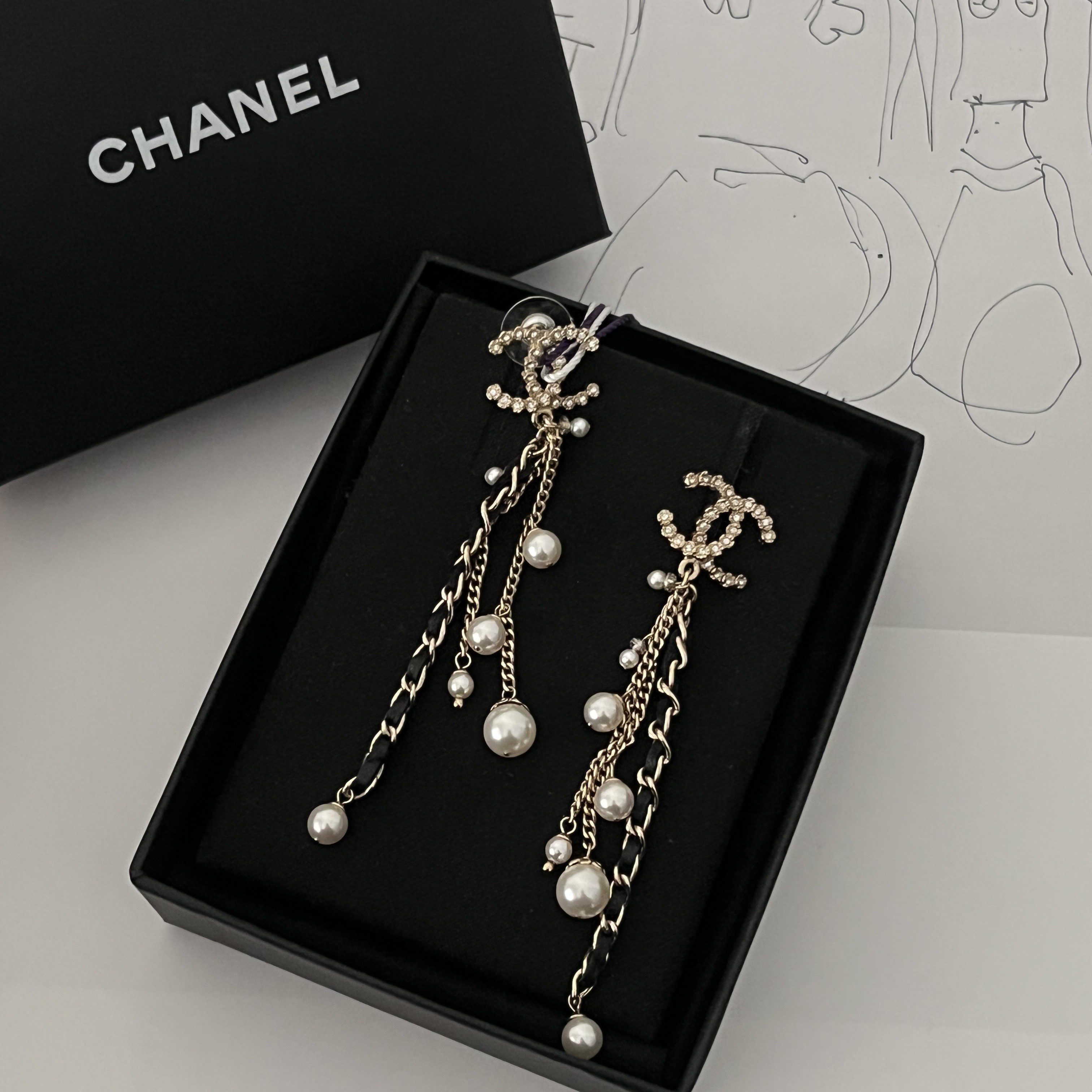 99新 Chanel/香奈儿 Azul浅金色亮钻双C皮穿链珍珠流苏耳钉/39164