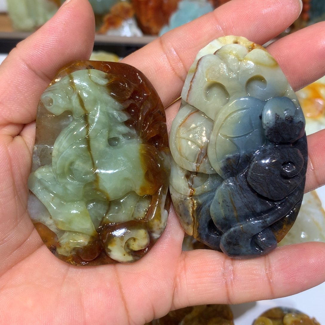 蛇纹石玉颈饰未镶嵌讨***置