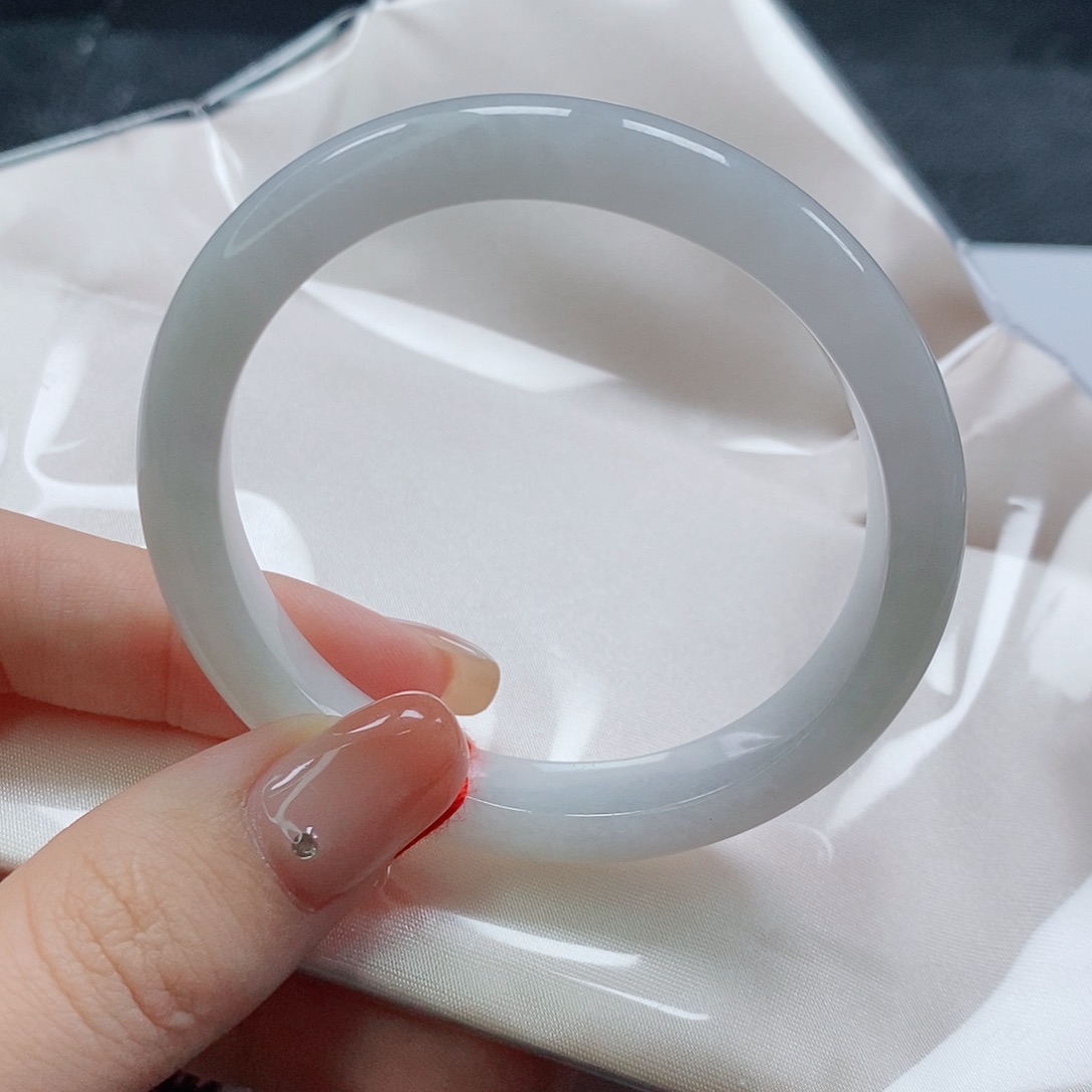 【闪购商品】未镶嵌手镯（贵妃镯）翡翠538号