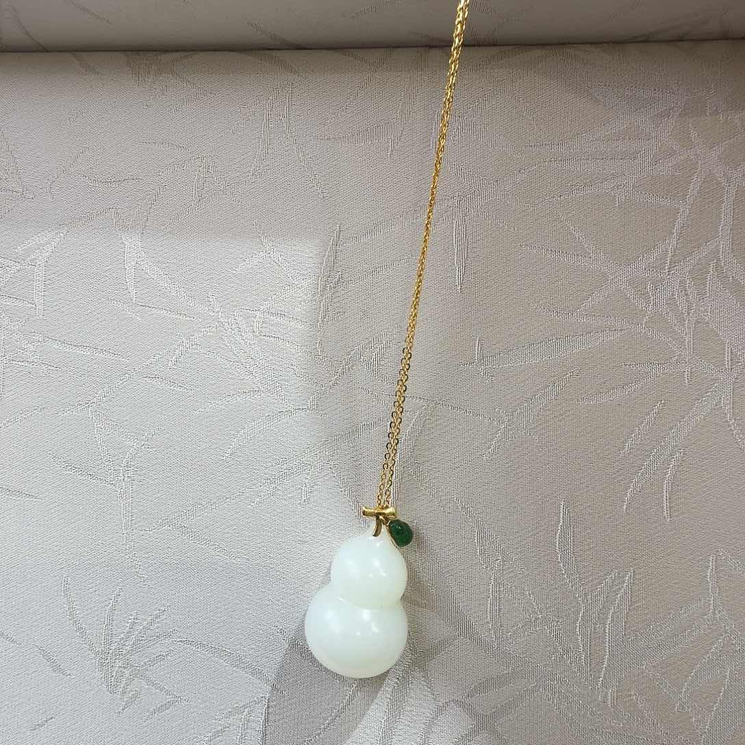 小***多和田玉18K金镶嵌颈饰