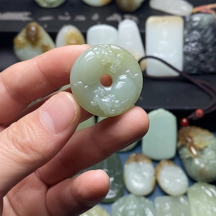 梵***明和田玉未镶嵌颈饰