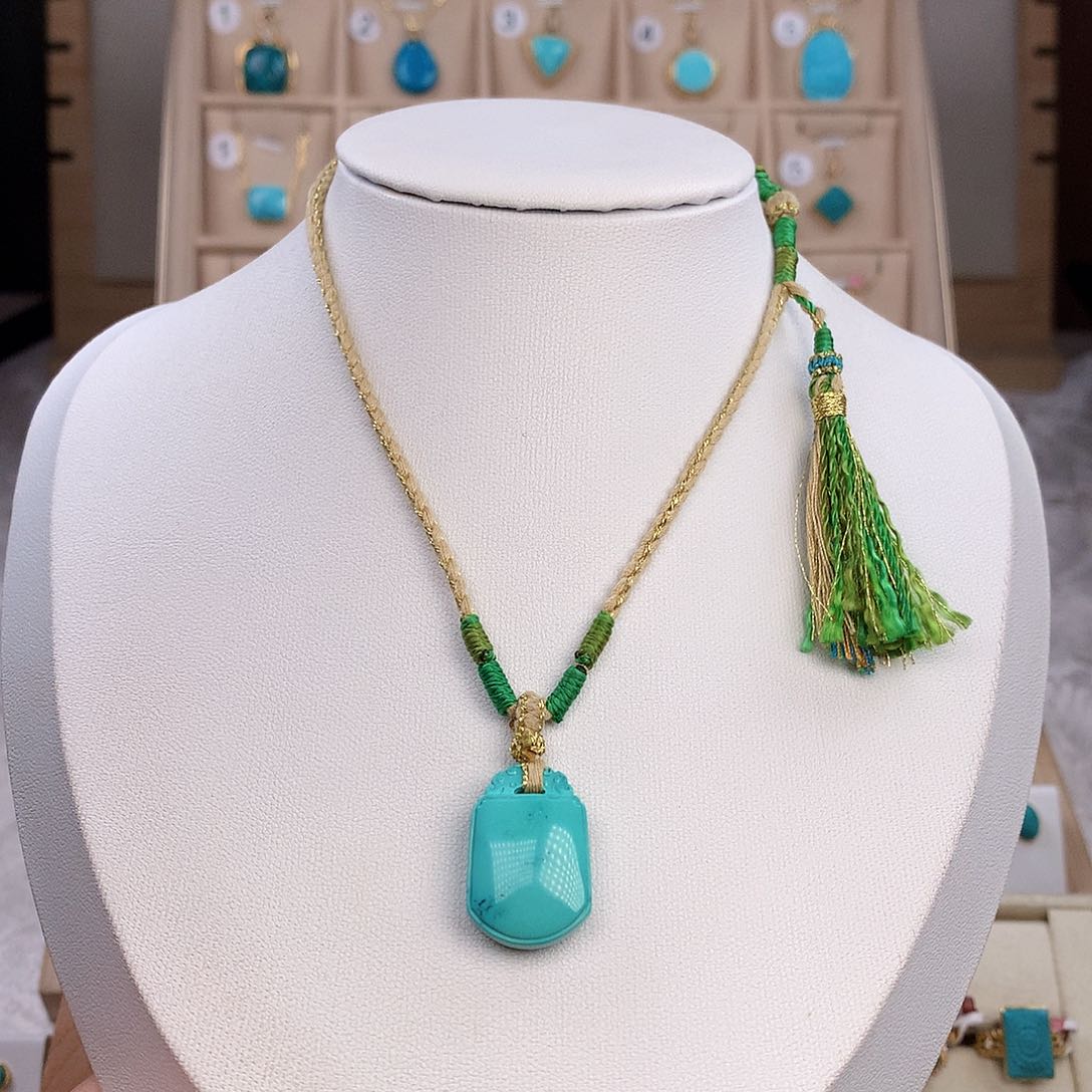 绿松石颈饰未镶嵌