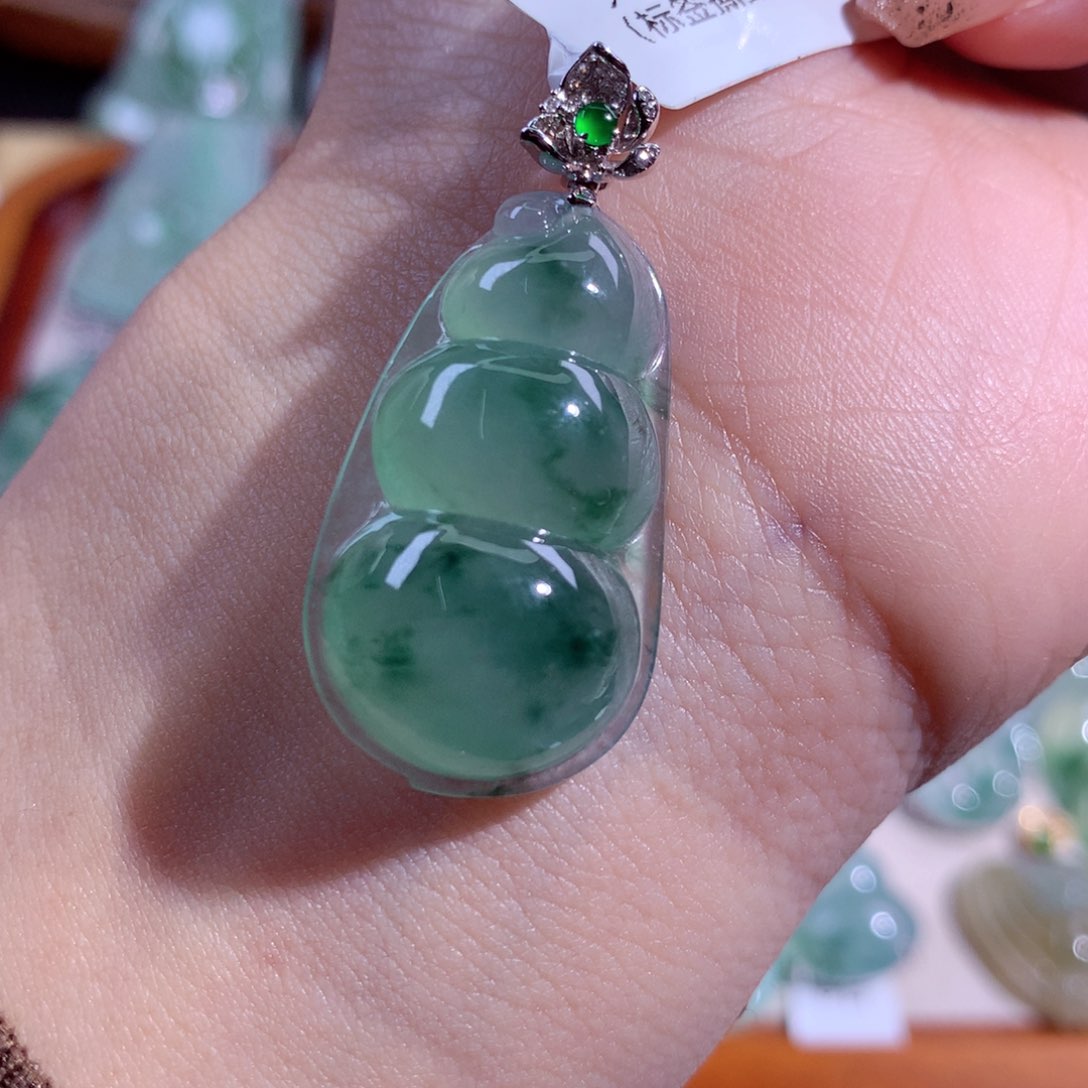 翡翠吊坠(不含链)18K金镶嵌冰飘花福豆