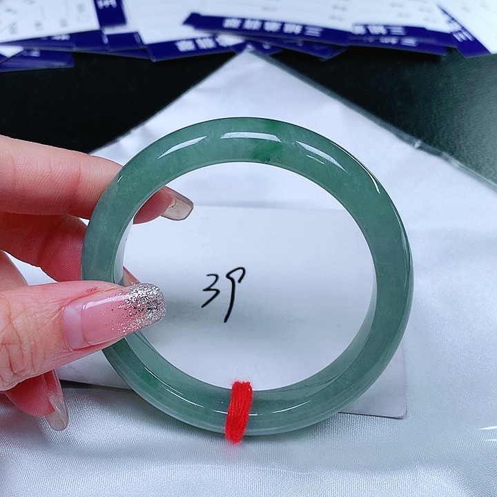 翡翠手镯未镶嵌翡翠手镯未镶嵌