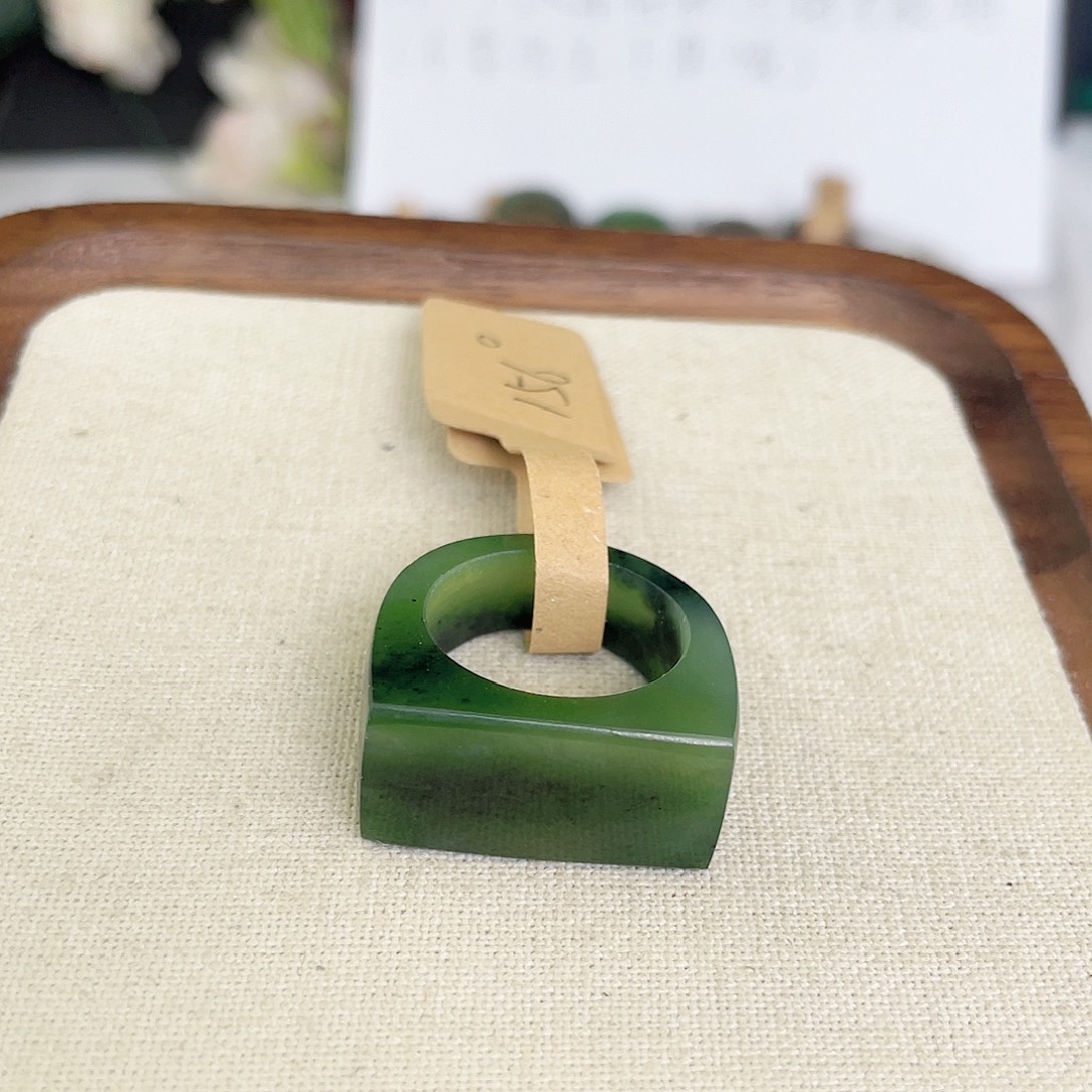 未镶嵌戒指和田玉（糖玉）D8碧玉青花马鞍18.2不退换