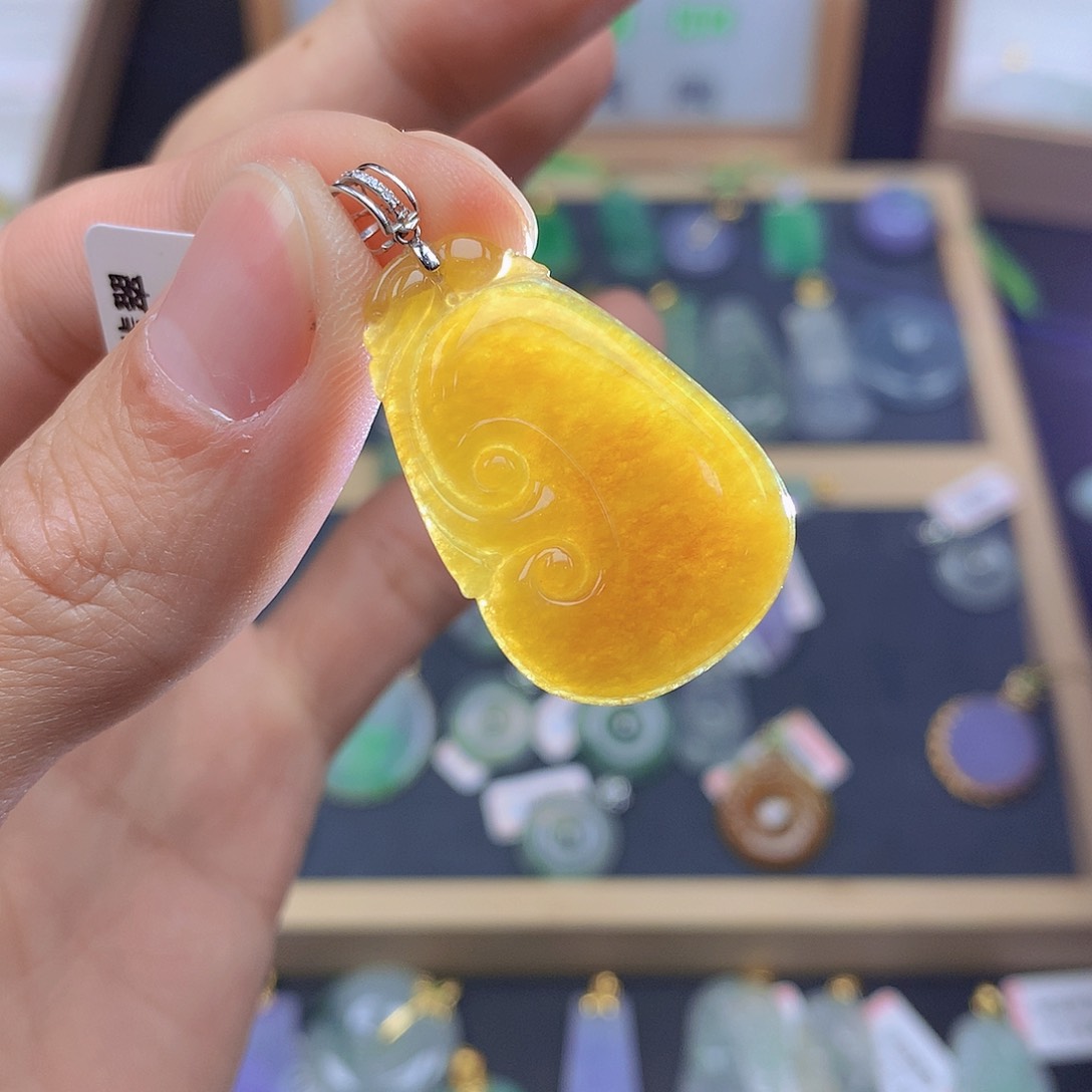 翡翠颈饰18K金镶嵌翡翠