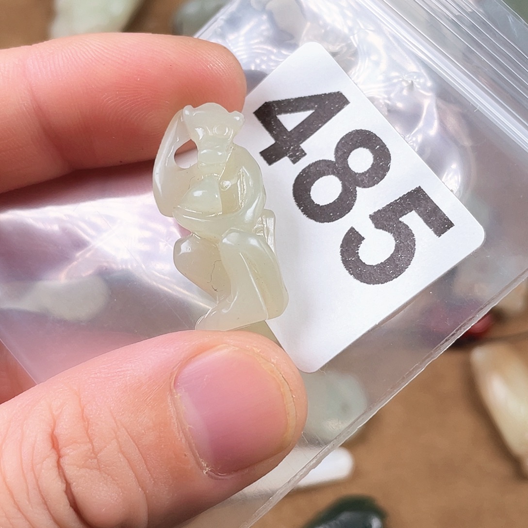 信***要和田玉（糖玉）未镶嵌颈饰