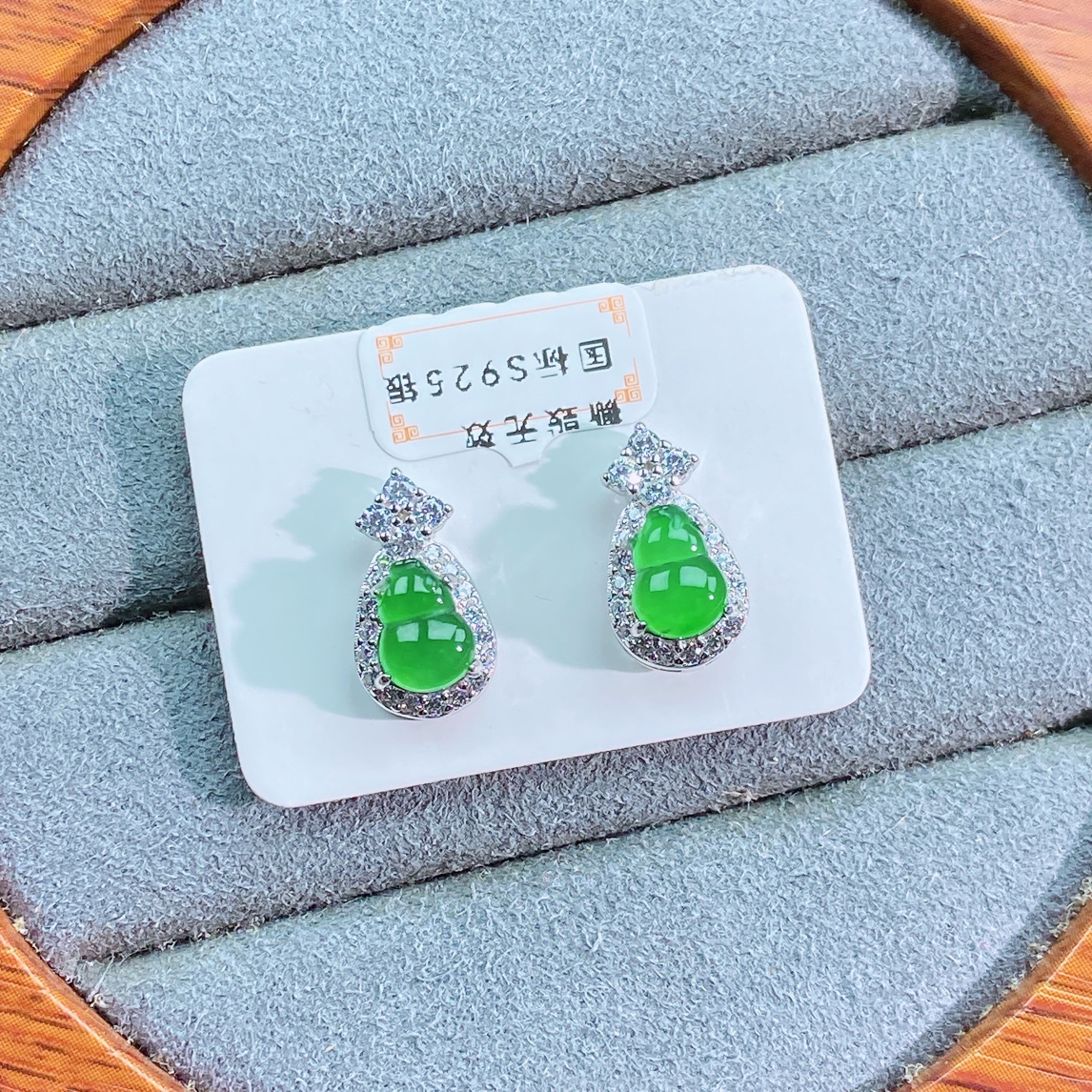 天然翡翠A货葫芦时尚设计款耳钉通体S925银镶嵌