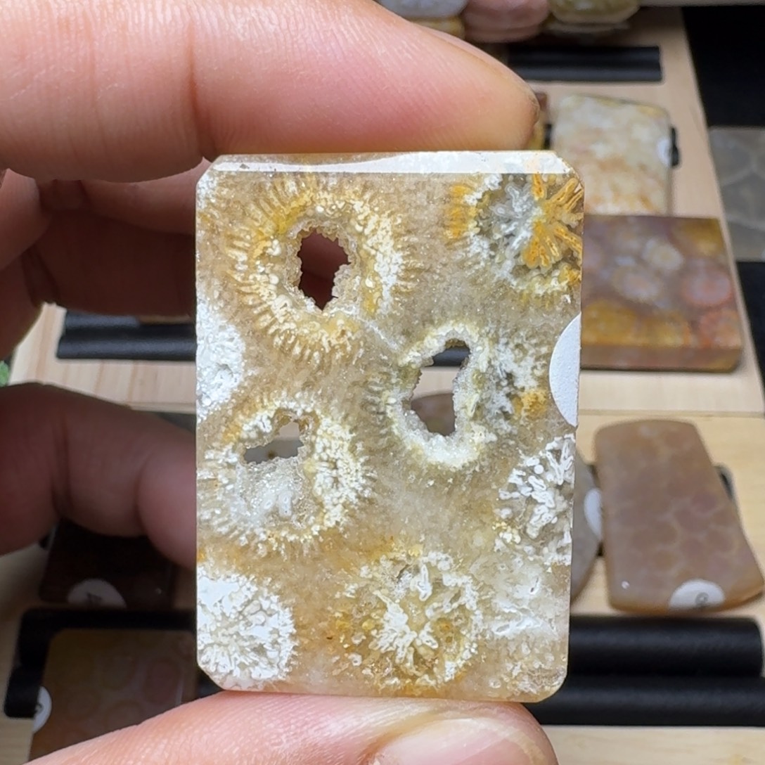 石英质玉纯天然色有机玉石保真色未镶嵌