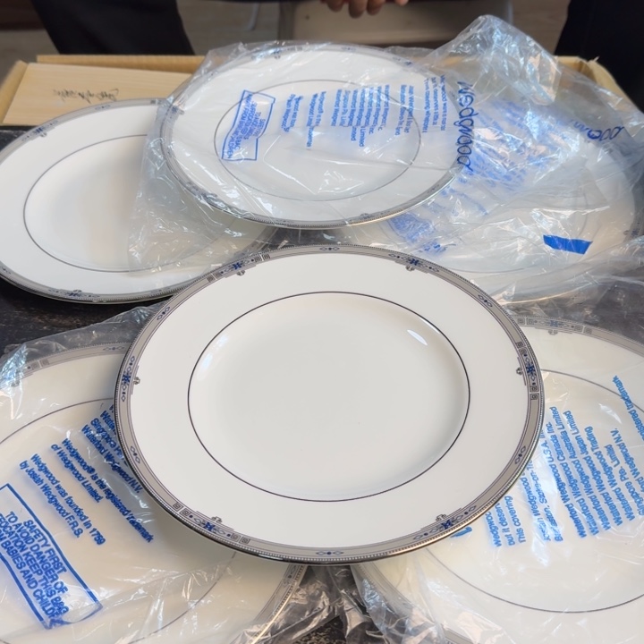 瓷片轻微划痕……哈哈哈哈哈