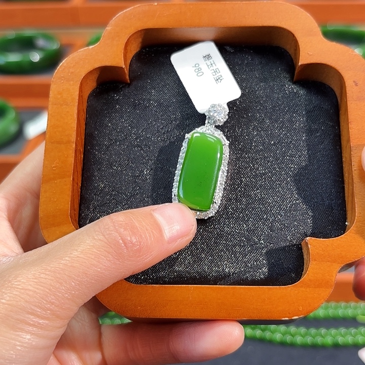 和田玉（碧玉）未镶嵌颈饰