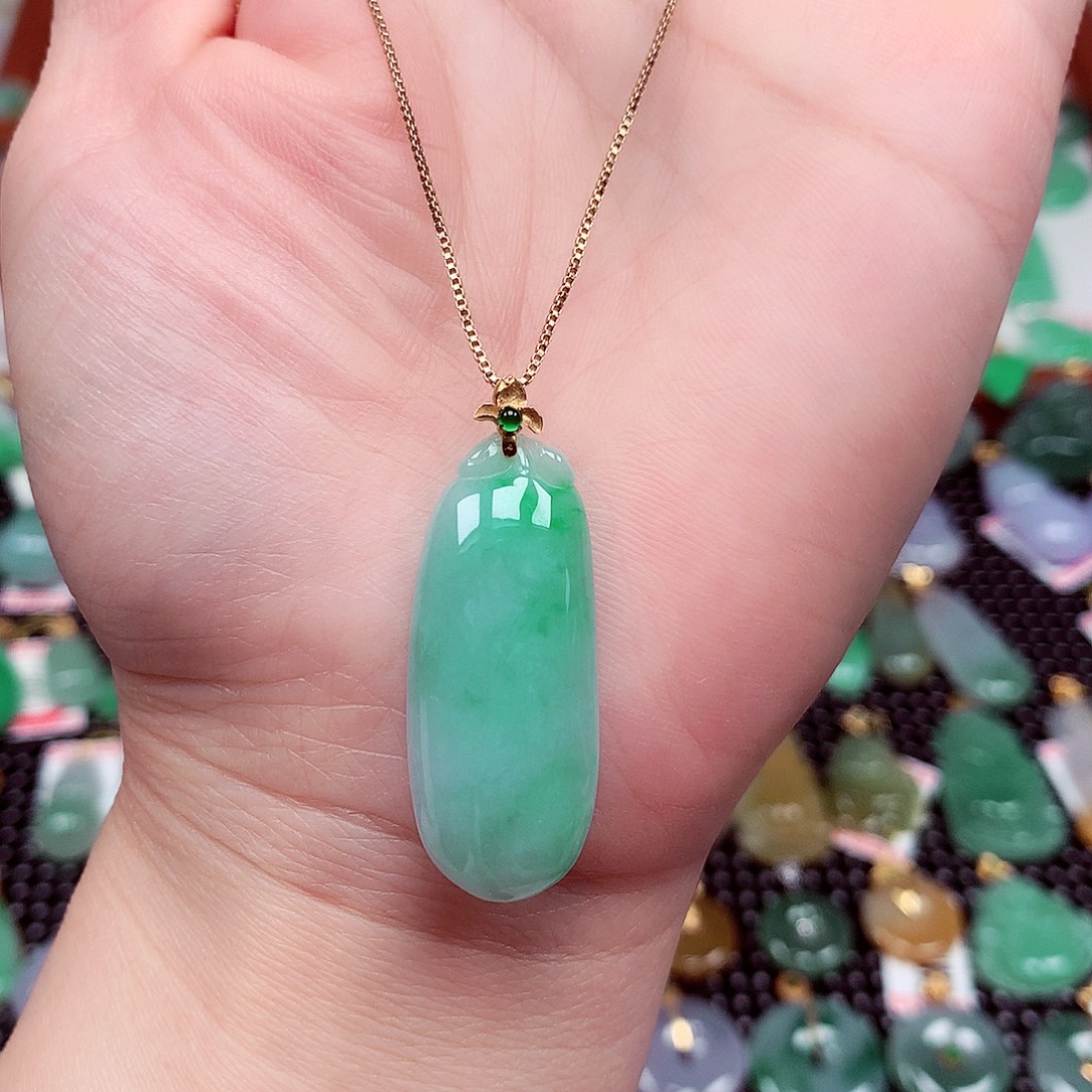 翡翠18K金镶嵌颈饰天然翡翠A货