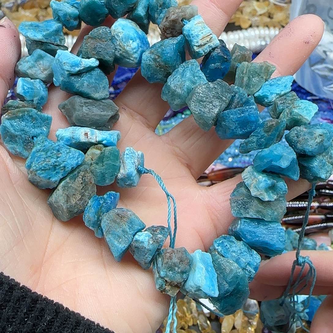 玛瑙/玉髓珠宝半成品合金蓝磷灰原石一条