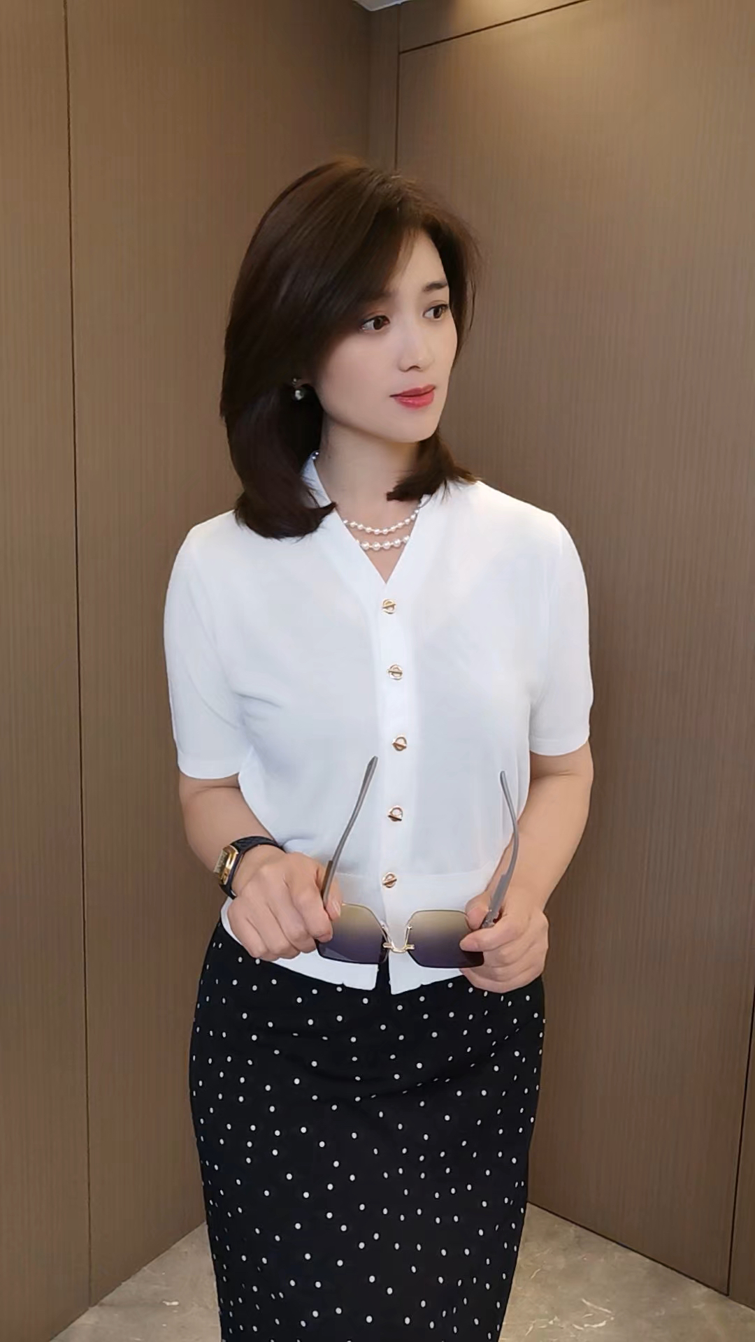 柏澜慧琳常规款常规V领短袖夏季针织轻奢小众气质毛针织衫