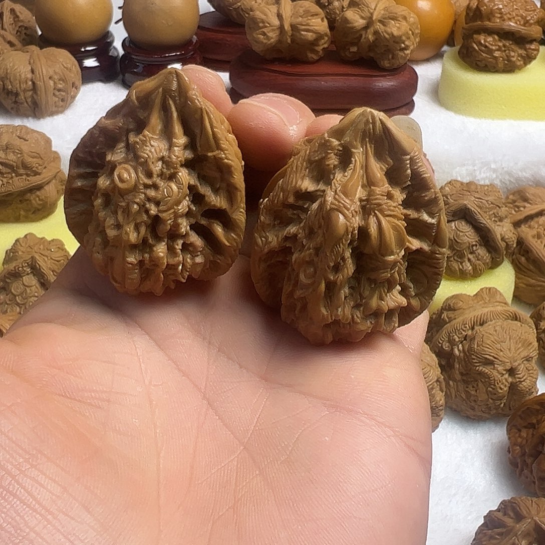 核桃南疆石雕刻吞噬