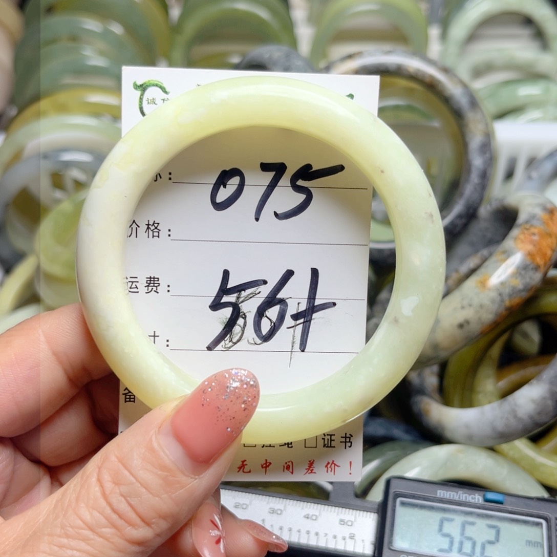 岫岩老玉（透闪石质玉）手镯未镶嵌