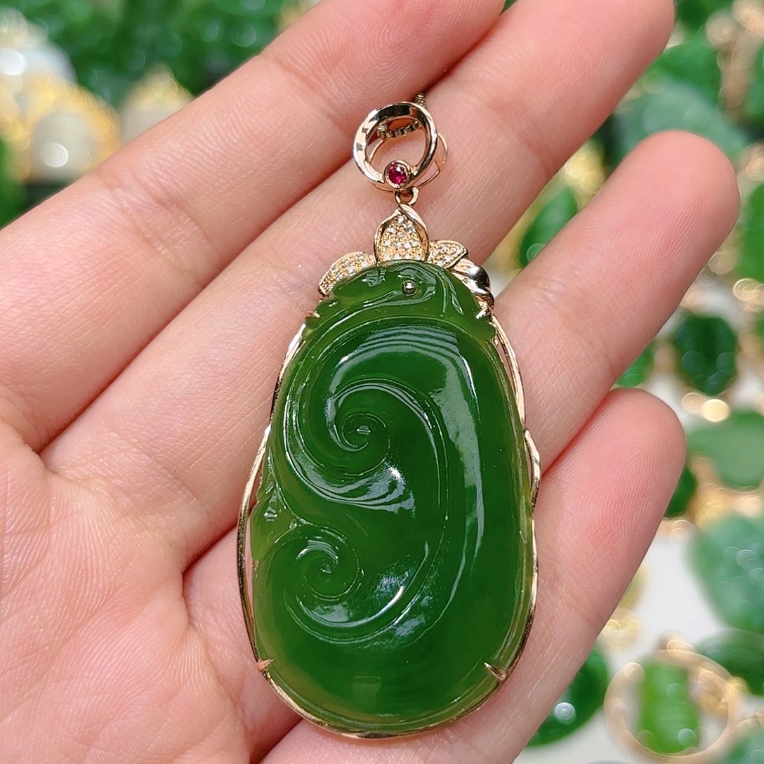 和田玉（碧玉）颈饰18K金镶嵌