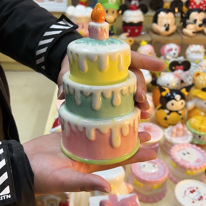 摆件陶瓷艺术家和艺术家