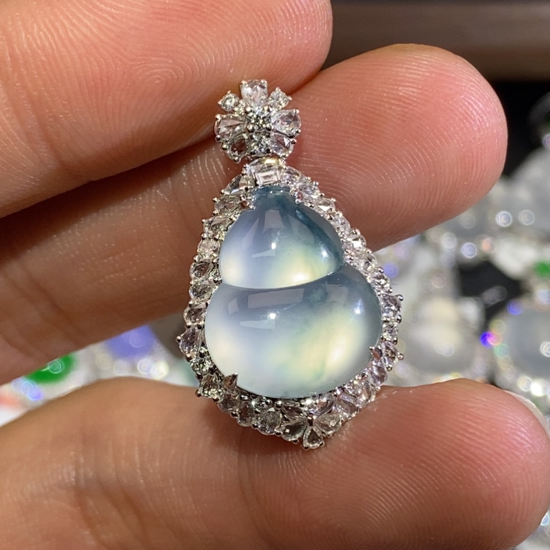 吊坠(不含链)18K金镶嵌翡翠冰飘花葫芦