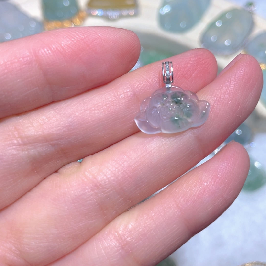 翡翠颈饰18K金镶嵌翡翠