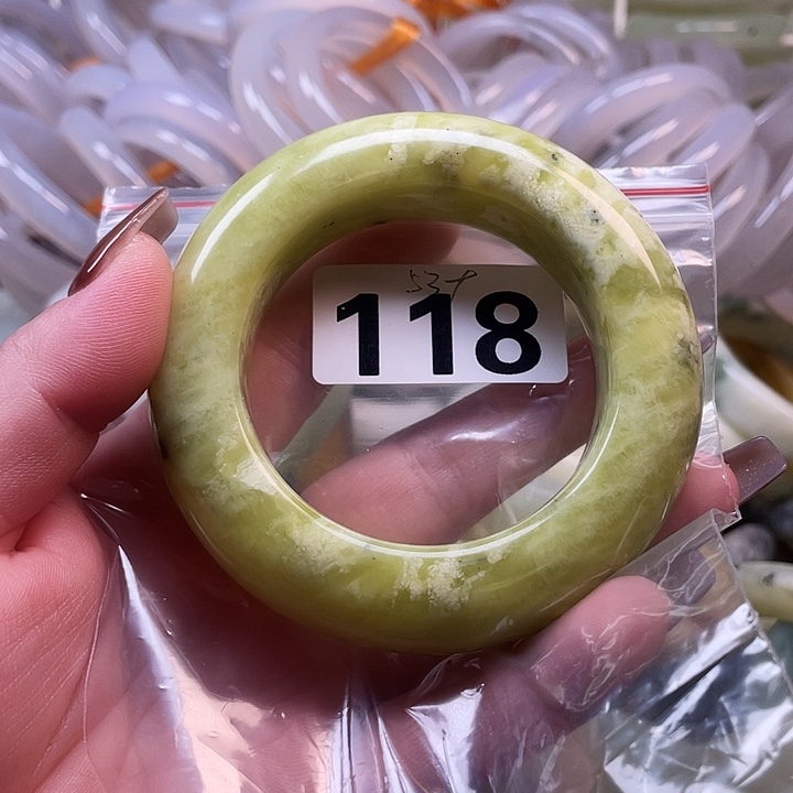 蛇纹石玉未镶嵌手镯