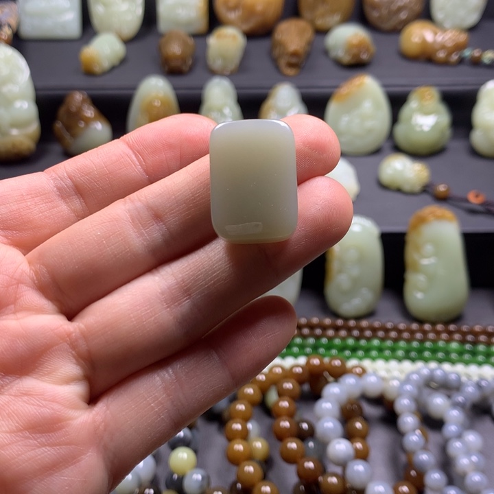 和田玉（糖玉）未镶嵌颈饰