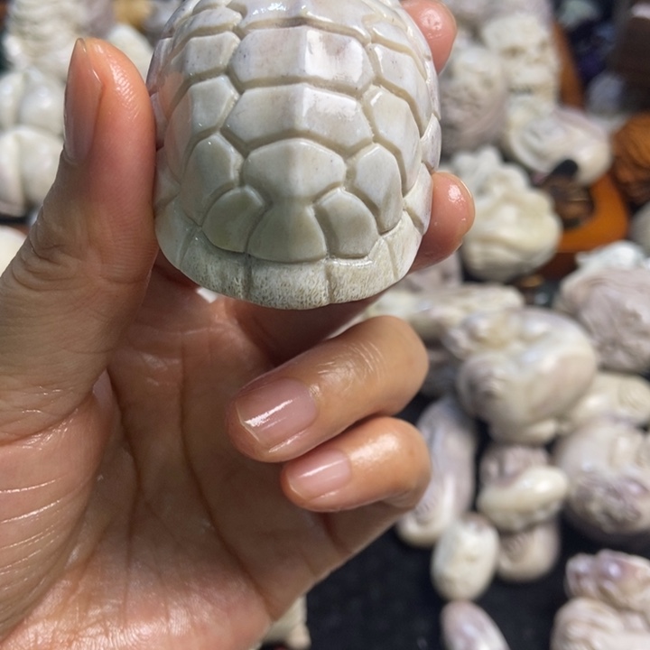 配饰鹿角雕刻一个出