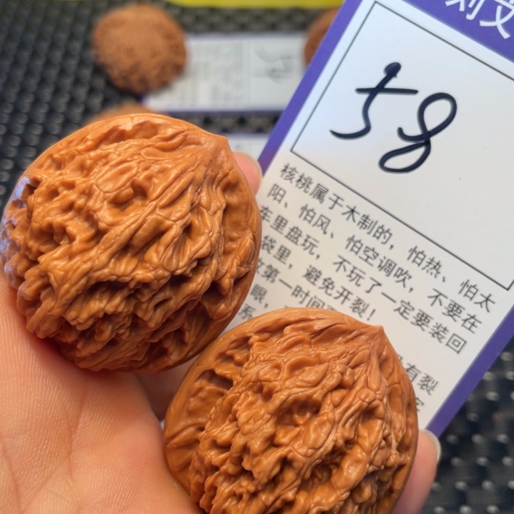 桃核把件40虎头58。。。。。。。。。