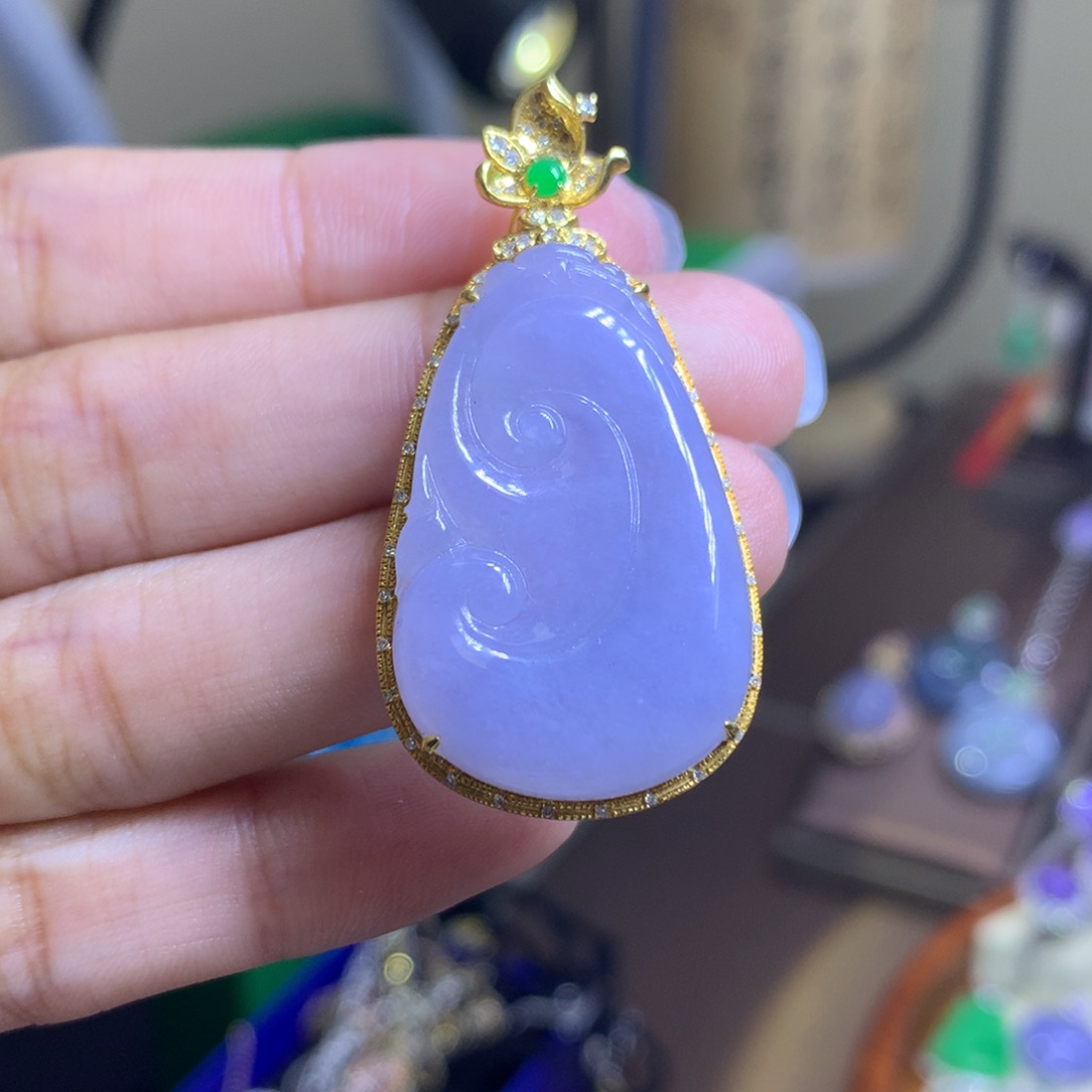 翡翠颈饰18K金镶嵌翡翠