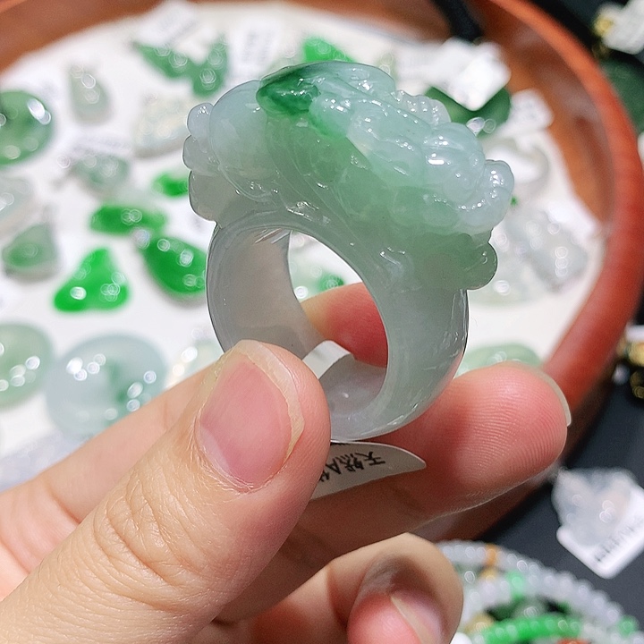 翡翠未镶嵌颈饰缅甸天然翡翠