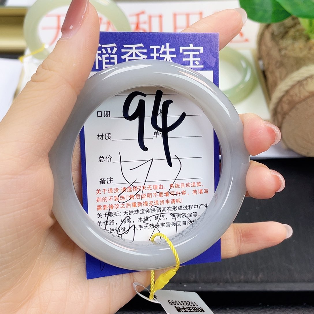 和田玉手镯未镶嵌