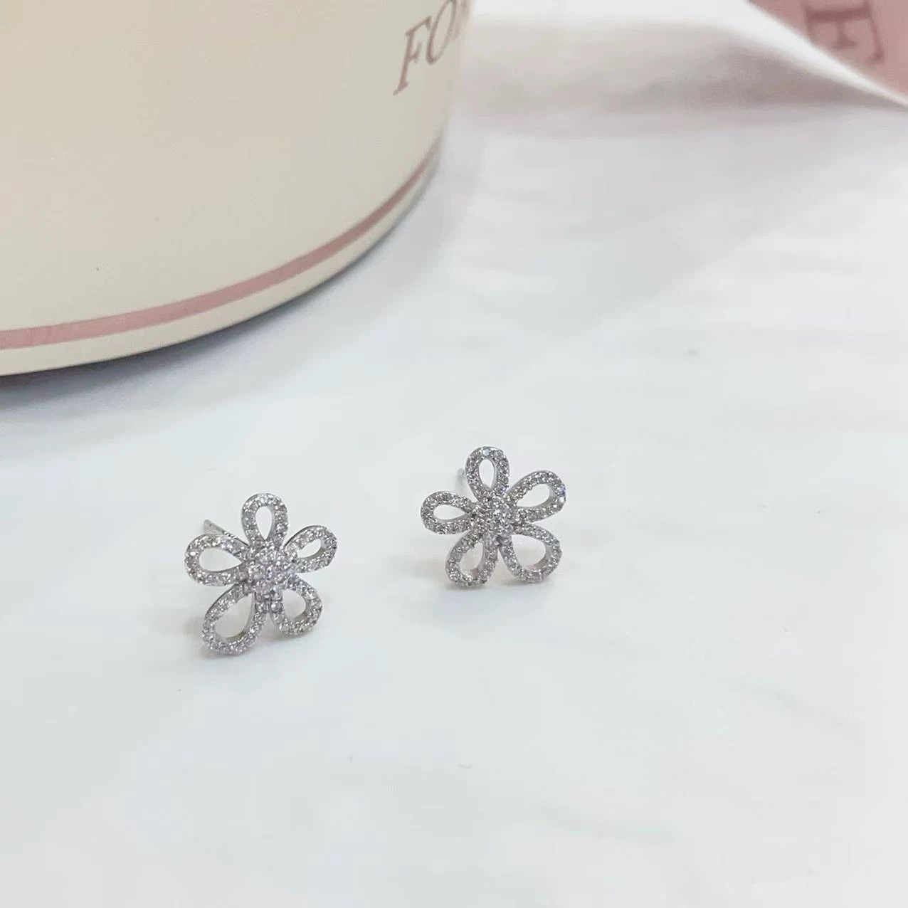 【391】花朵满钻耳环显摆耳款耳钉女高级感耳环批发