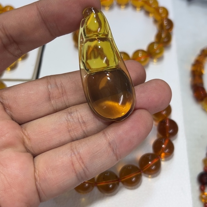 琥珀未镶嵌颈饰琥珀吊坠