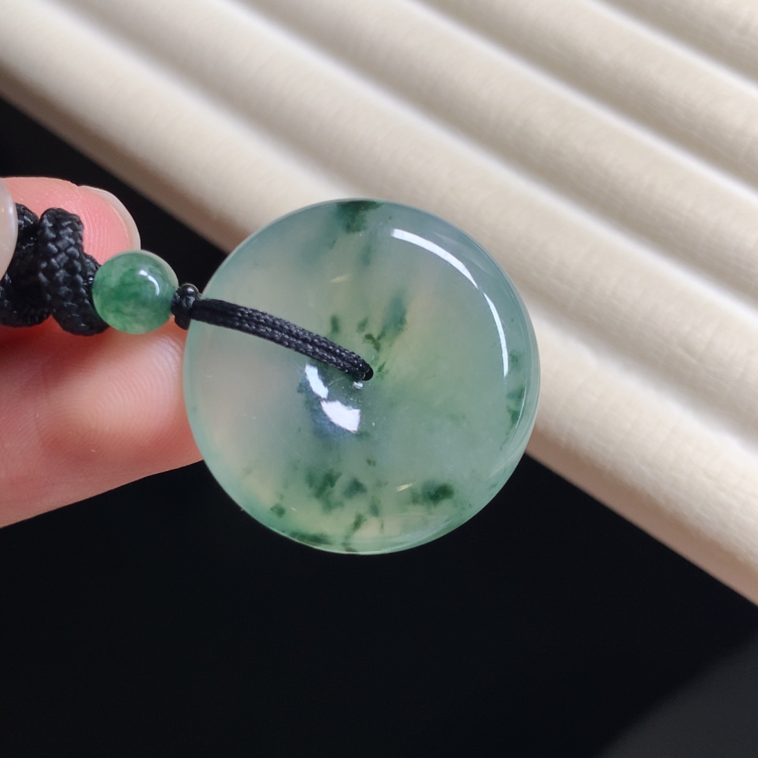 翡翠颈饰未镶嵌扣子