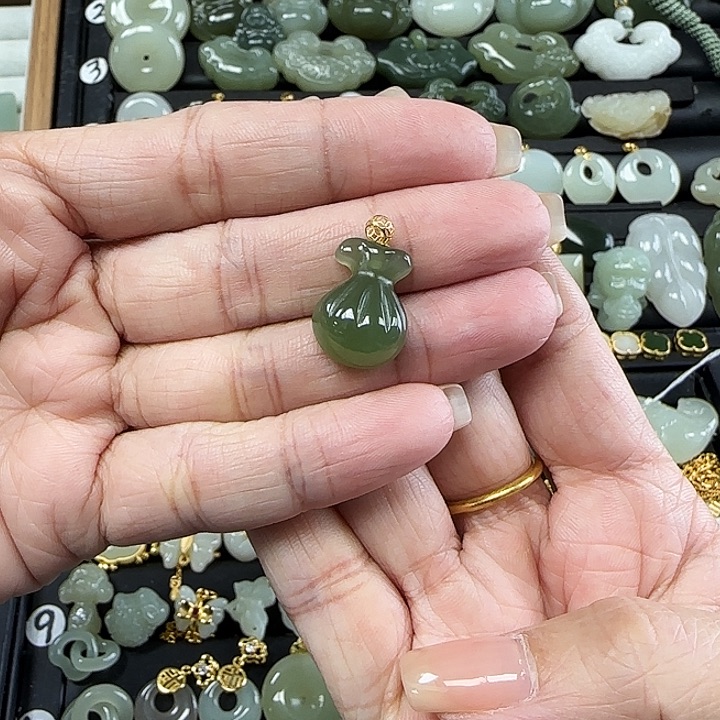 和田玉18K金镶嵌吊坠(不含链)