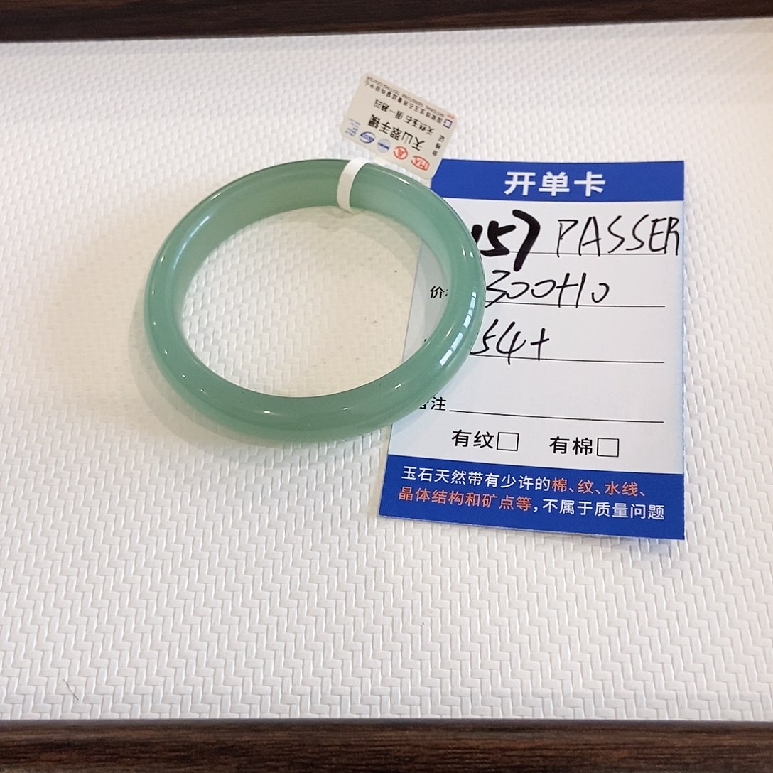 未镶嵌手镯石英质玉