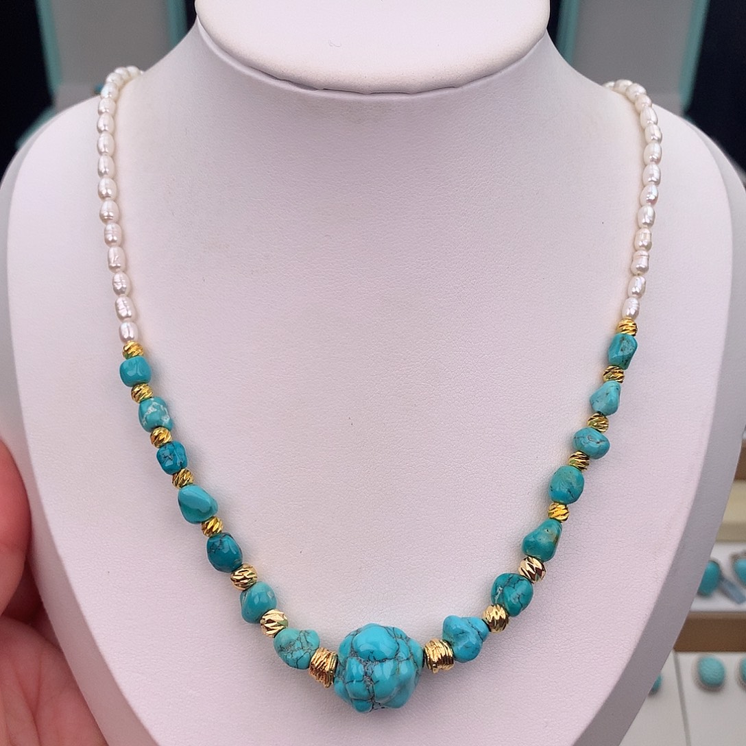 绿松石未镶嵌颈饰