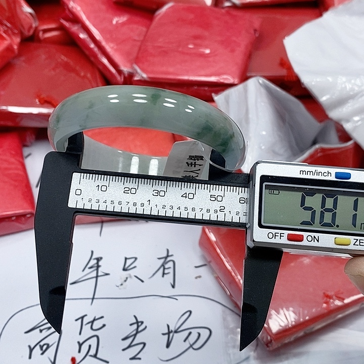 翡翠手镯未镶嵌110                