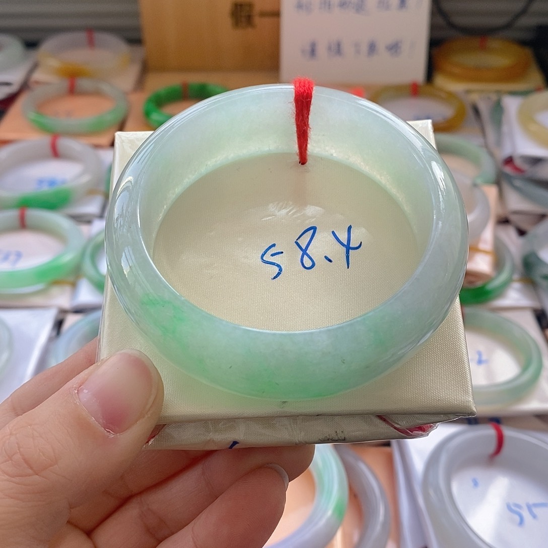 翡翠手镯未镶嵌L**a手镯