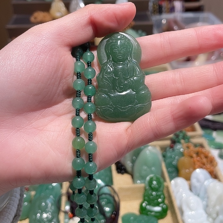 石英质玉未镶嵌颈饰