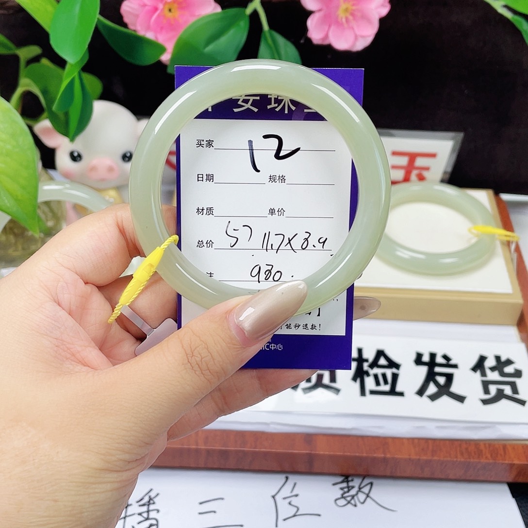 和田玉手镯未镶嵌