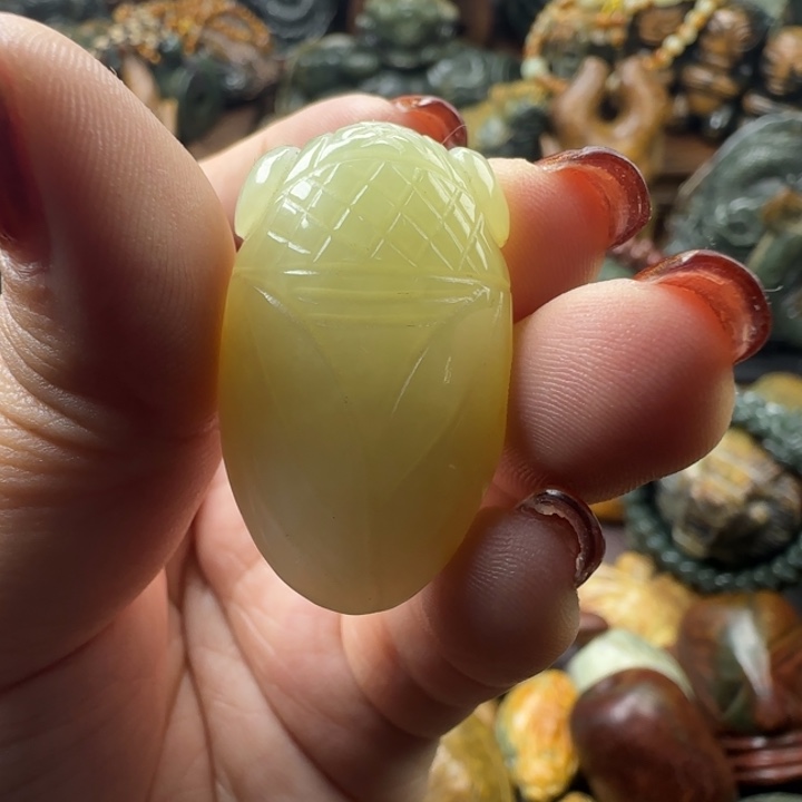 透闪石质玉未镶嵌珠宝奇石