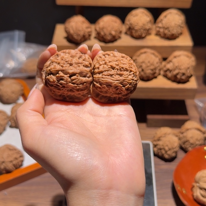 g***c吊坠文玩核桃40角白