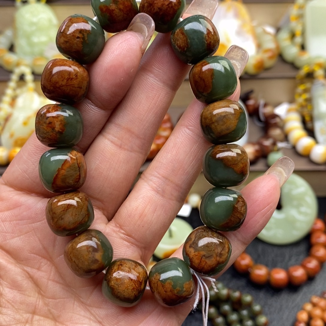 透闪石质玉未镶嵌手串