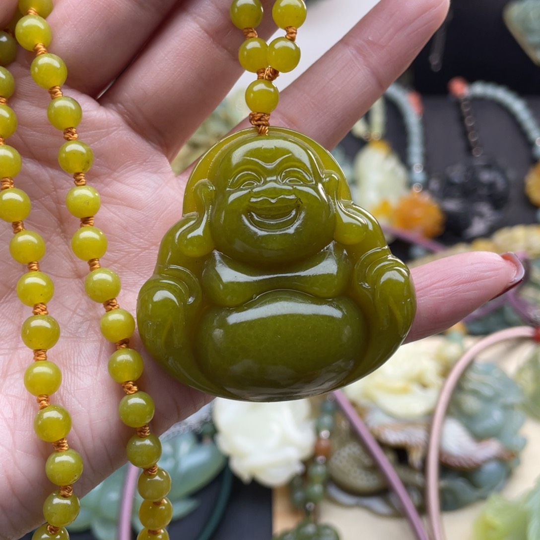 蛇纹石玉颈饰未镶嵌