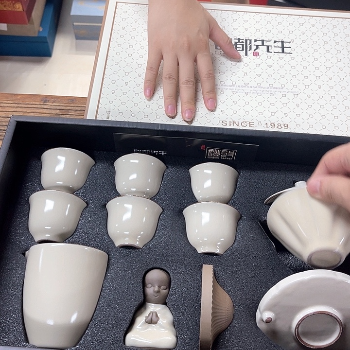 孤品茶具套装等。      