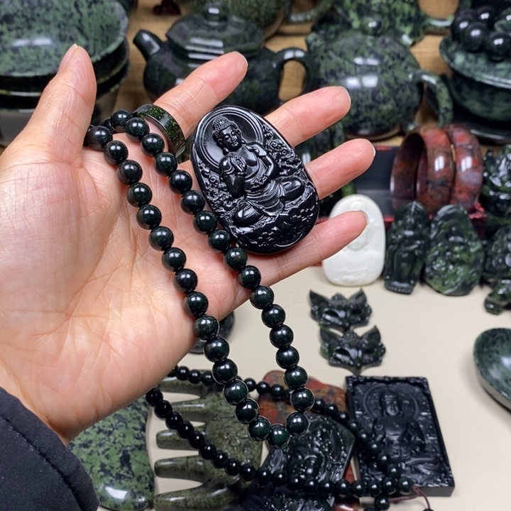 梅***林蛇纹石玉未镶嵌项链药王石牌子加8毫米80颗