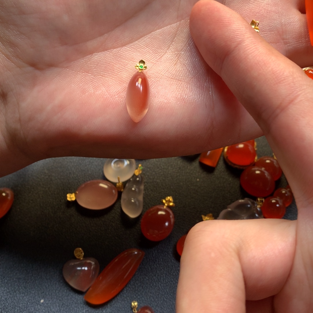 贝***儿南红玛瑙未镶嵌颈饰