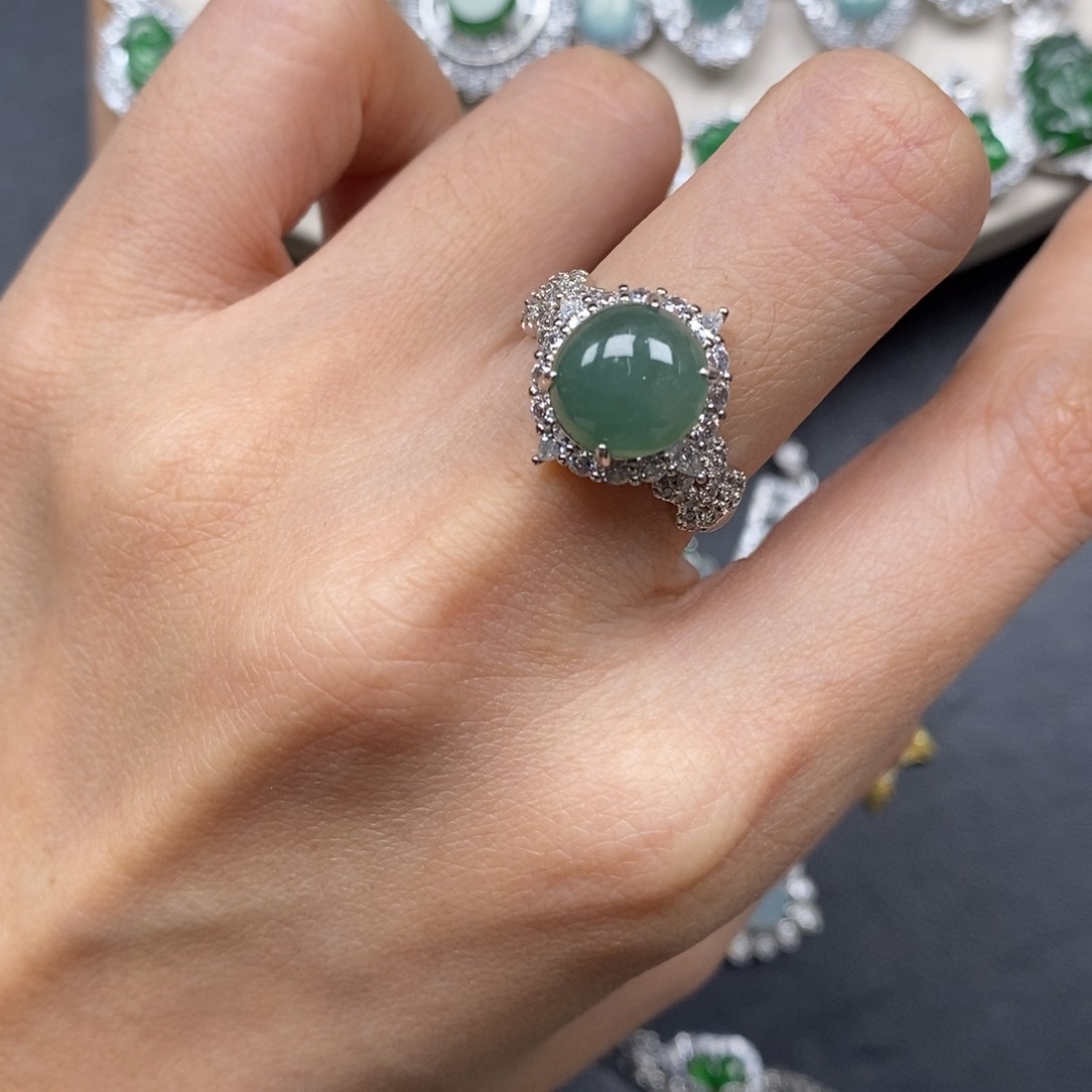 翡翠颈饰未镶嵌翡翠